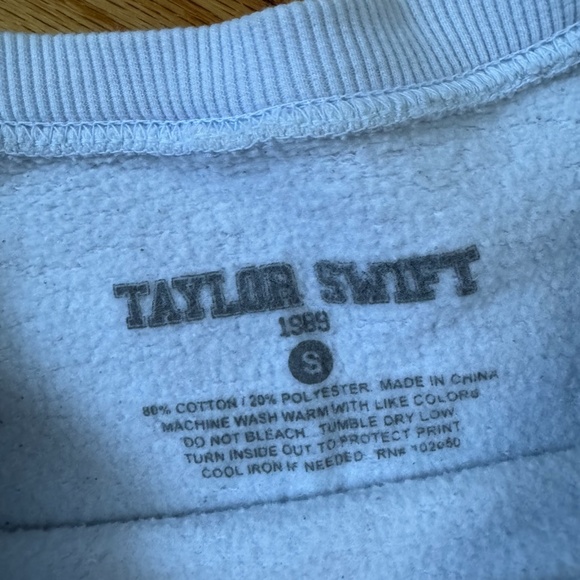 Official Taylor Swift 1989 TS limited edition baby blue crewneck Size Small - Picture 2 of 7